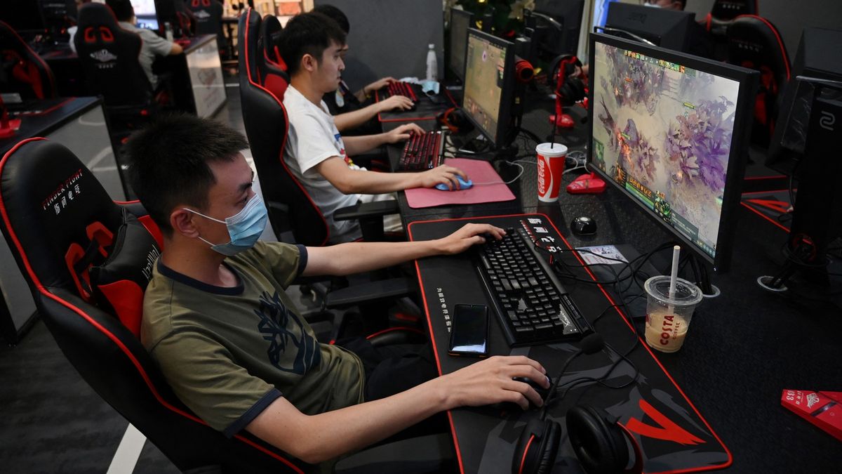Čína opět přitvrzuje proti videohrám. Už žádní gayové ani zombie nacisté